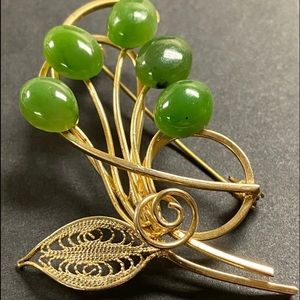Vintage Jade Cabochon Gold Filigree Brooch Pin